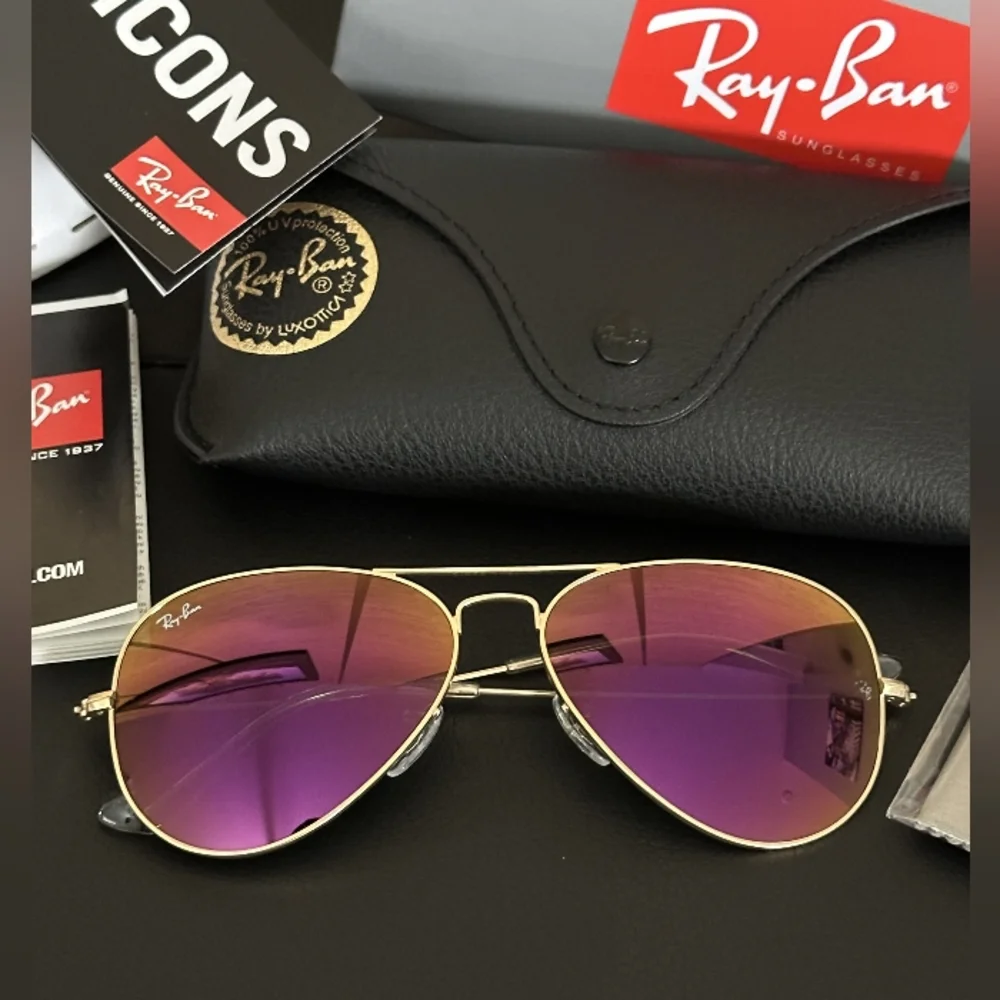 Ray-Ban Aviator Sunglasses with Purple-Pink Mirrored Lenses and Gold Frame
